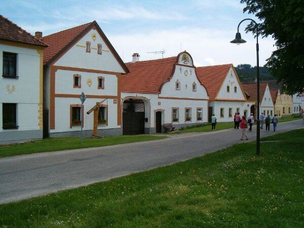 Vesnická památková rezervace Holašovice patří mezi památky zapsané na Seznam světového kulturního dědictví