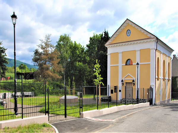 Celkový pohled na obnovenou synagogu