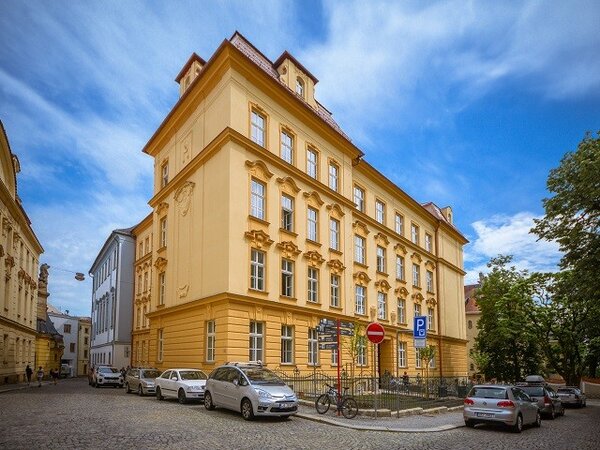 Budova katedry historie Filozofické fakulty Univerzity Palackého v Olomouci