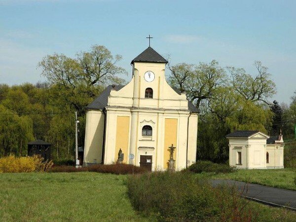 V roce 2012 byla z programu Pro budoucnost podpořena obnova věžních hodin v šikmém kostele sv. Petra  z Alkantary v Karviné-Dolech.