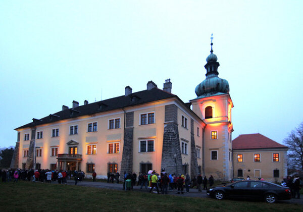 Zámek, jehož součástí je také park s ohradní zdí a dalšími drobnými stavbami, patří mezi nejhodnotnější panská sídla v severních Čechách. 