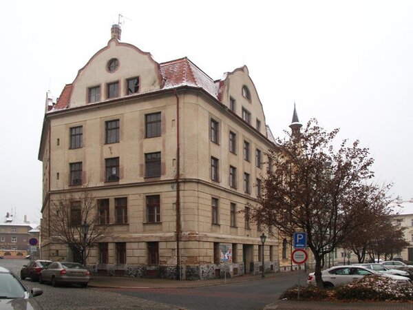 Dům byl navržen v roce 1913 podle projektu žateckého architekta a stavitele Johanna Salomona pro Vinzenze Zulegera.
