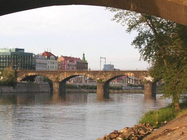 Negrelliho viadukt - pohled zpod Hlávkova mostu