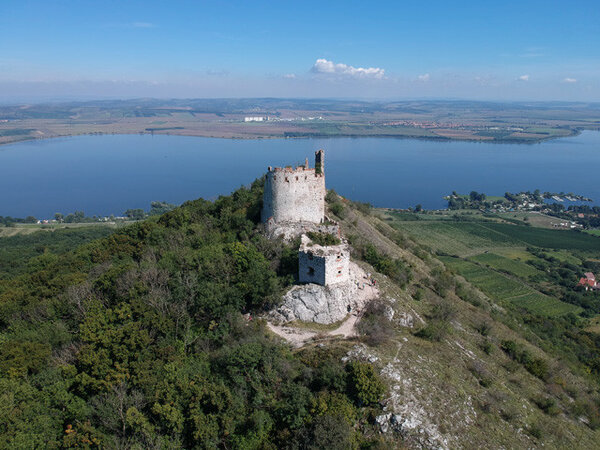 Pohled na zříceninu z ptačí perspektivy