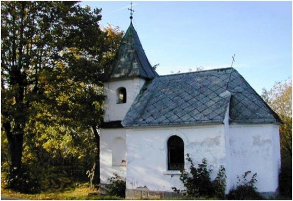 Kaple sv. Panny Marie v Prackově se díky dotacím od roku 2011 postupně opravuje.  
