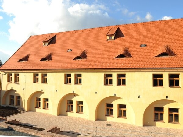 V areálu Domova sv. Josefa se krytina Tondach použila na všechny objekty včetně budovy bývalého pivovaru. | © Pario s.r.o.