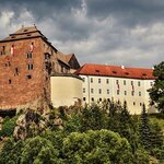 Hrad a zámek Bečov je jedinečný soubor historických budov, z nichž nejvýznamnější jsou gotický hrad, renesanční palác a barokní zámek. | © Lenka Svasek - Wikimedia Commons