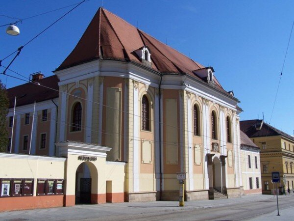 V zrekonstruovaných sálech Vlastivědného muzea v Olomouci bude na jaře 2013 otevřena nová expozice Příběh kamene.