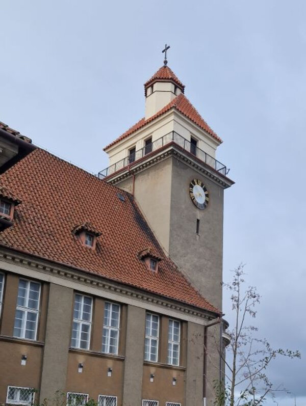 Nové prejzy Tondach rozsvítily věž evangelického kostela v Olomouci.