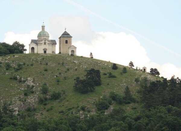 V Mikulově si mohli lidé adoptovat některou ze 14 kapliček na Svatém kopečku.