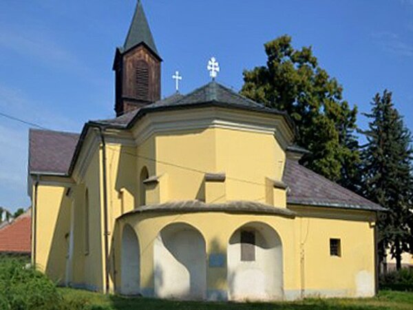Při sanaci krovu a stropu chlumeckého kostela Nejsvětější Trojice byla použita metoda horkovzdušné sanace.