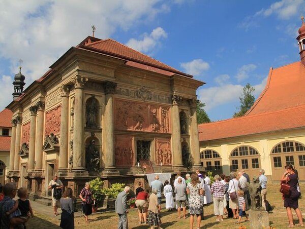 Odpustková slavnost porciunkule se odehrává v kostele sv. Vavřince.