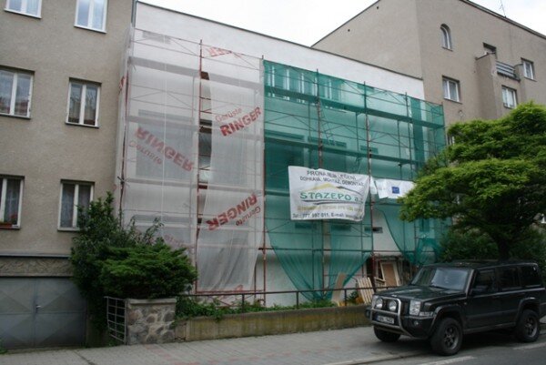Na obnovu kavárny Era přispěly také evropské dotace. Na snímku je vzácná funkcionalistická stavba zachycena ještě v době rekonstrukce.