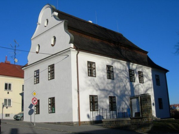Barokní dům v Bílovci po zdařilé opravě funguje jako pobočka novojičínského muzea, které se zabývá místní historií.