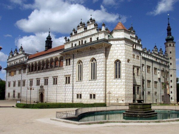 Jednou z našich 12 památek zapsaných na Seznam UNESCO je i renesanční zámek v Litomyšli. 